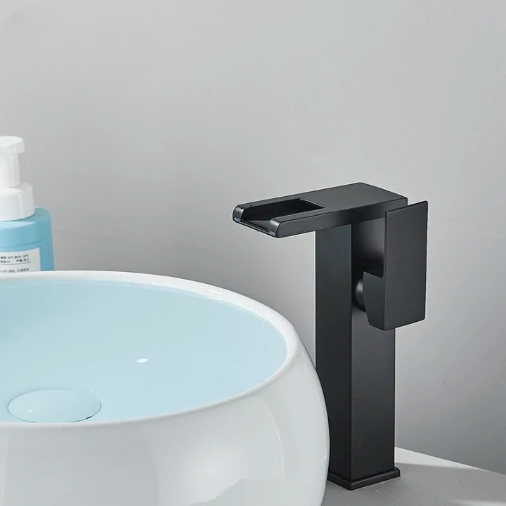 Mitigeur Cascade LED Noir Couleur Selon la Température – Solvane