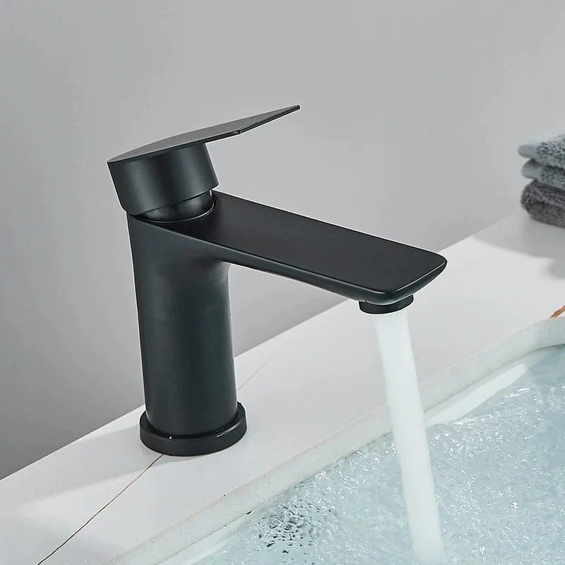 Mitigeur Lavabo Doré Éclat Chaleureux Finition Résistante – Solvane