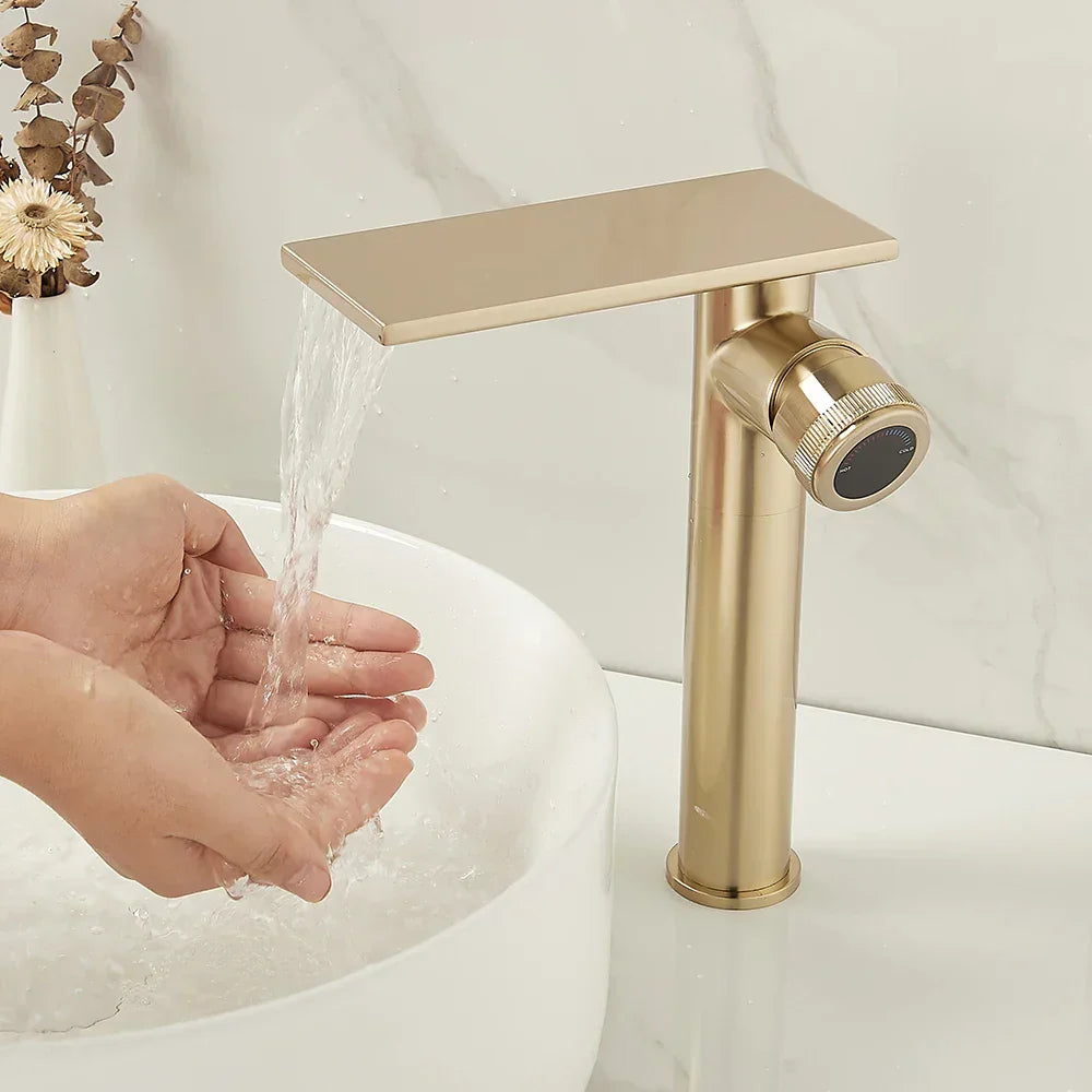 Robinet Cascade Salle de Bain Doré Laiton Éclat Chaleureux – Solvane
