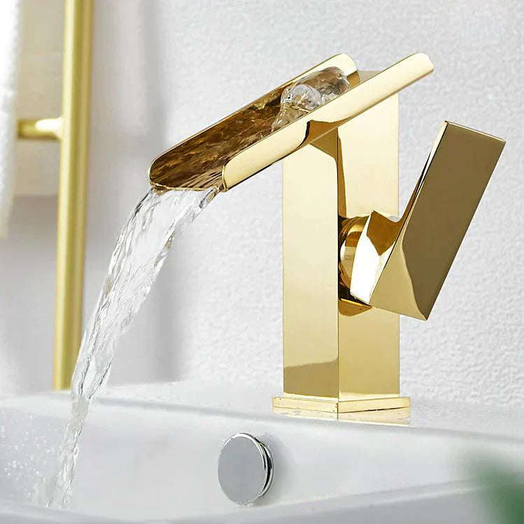 Robinet Cascade Rectangulaire Doré Élégance et Luxe Salle de Bain – Solvane
