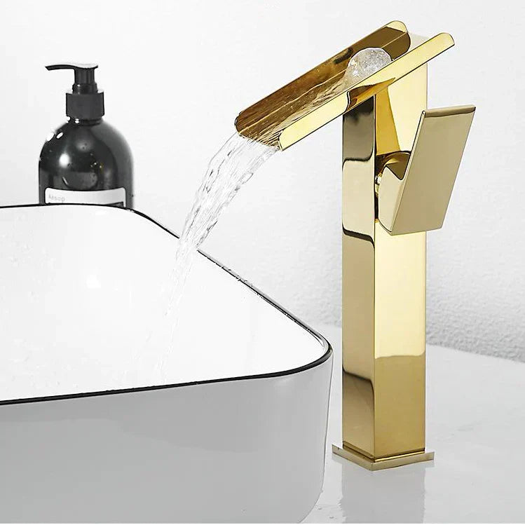 Robinet Cascade Rectangulaire Doré Élégance et Luxe Salle de Bain – Solvane
