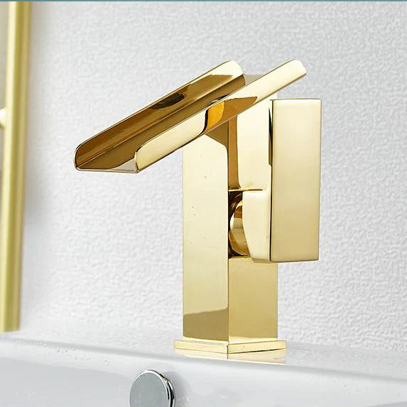 Robinet Cascade Rectangulaire Doré Élégance et Luxe Salle de Bain – Solvane