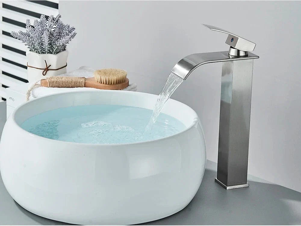 Robinet Lavabo Cascade Écoulement Apaisant Salle de Bain Raffinée – Solvane