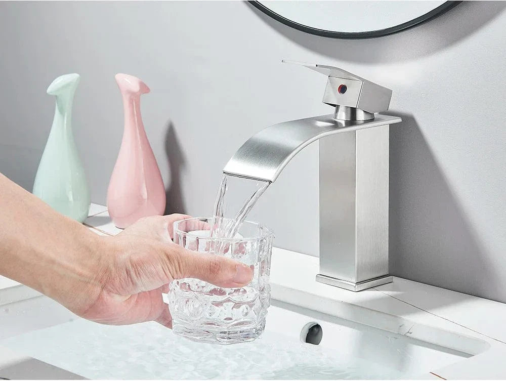 Robinet Lavabo Cascade Écoulement Apaisant Salle de Bain Raffinée – Solvane