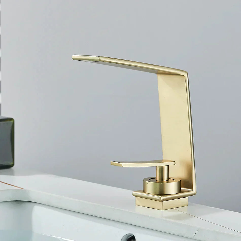 Robinet Lavabo Cascade Doré Édition Luxe Éclat Précieux – Solvane