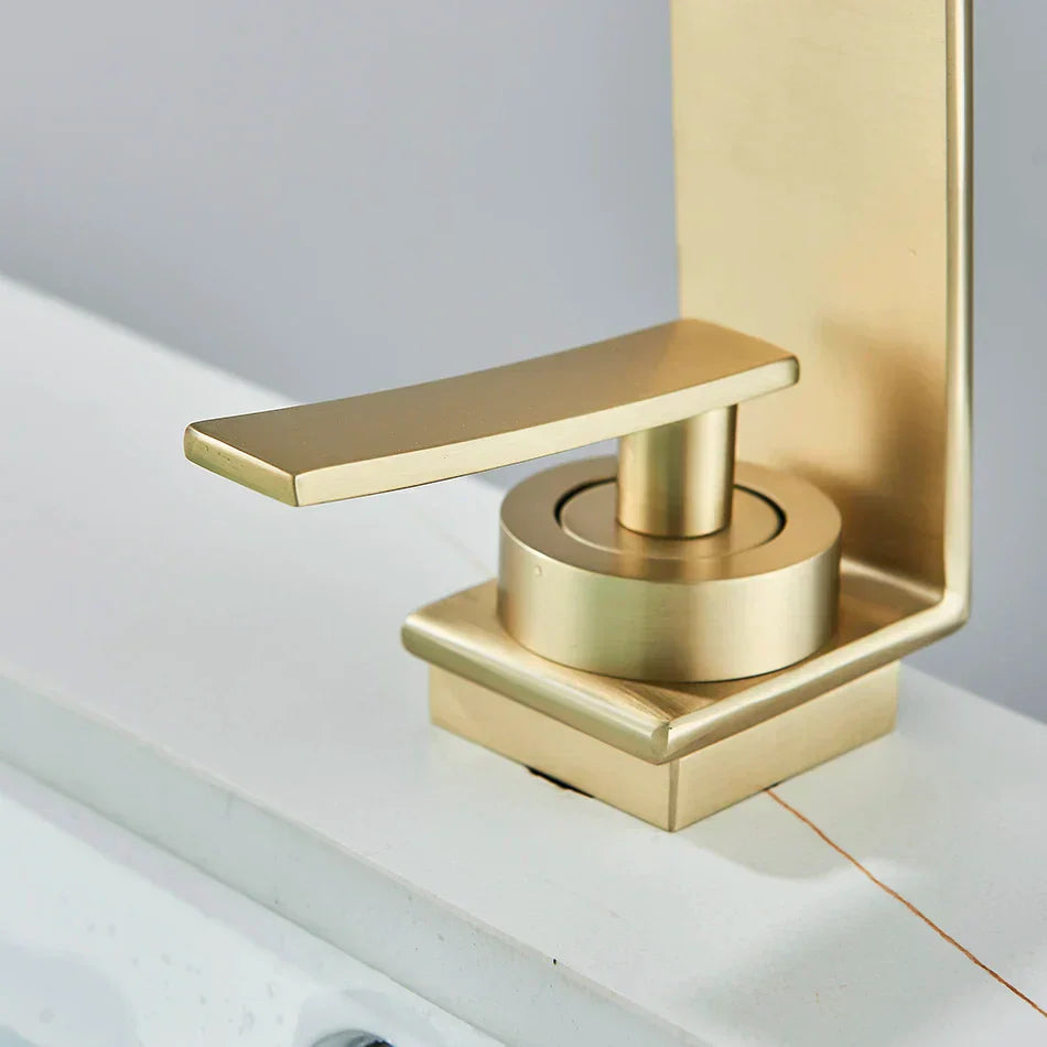 Robinet Lavabo Cascade Doré Édition Luxe Éclat Précieux – Solvane