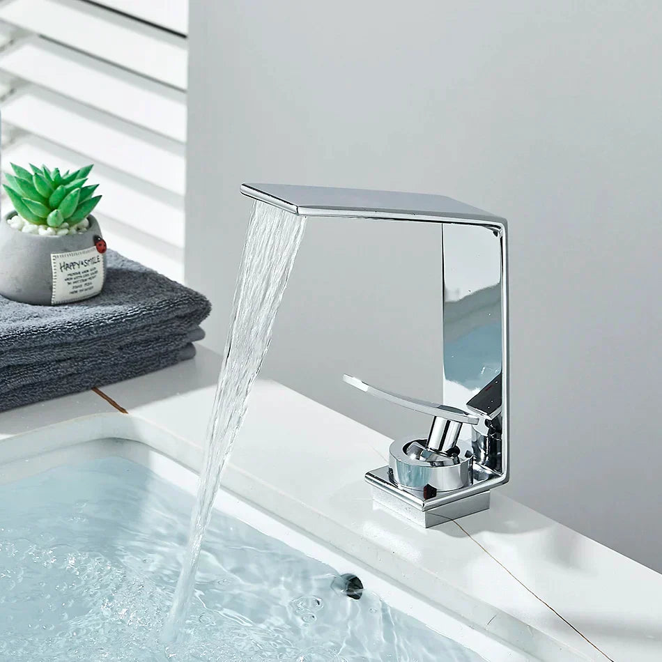 Robinet Lavabo Cascade Chromé Design Moderne Écoulement Apaisant – Solvane