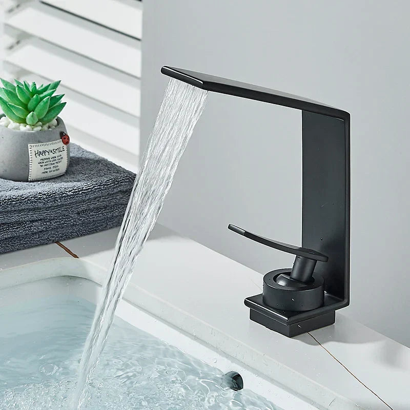 Robinet Lavabo Cascade Noir Écoulement Doux Design Luxueux – Solvane