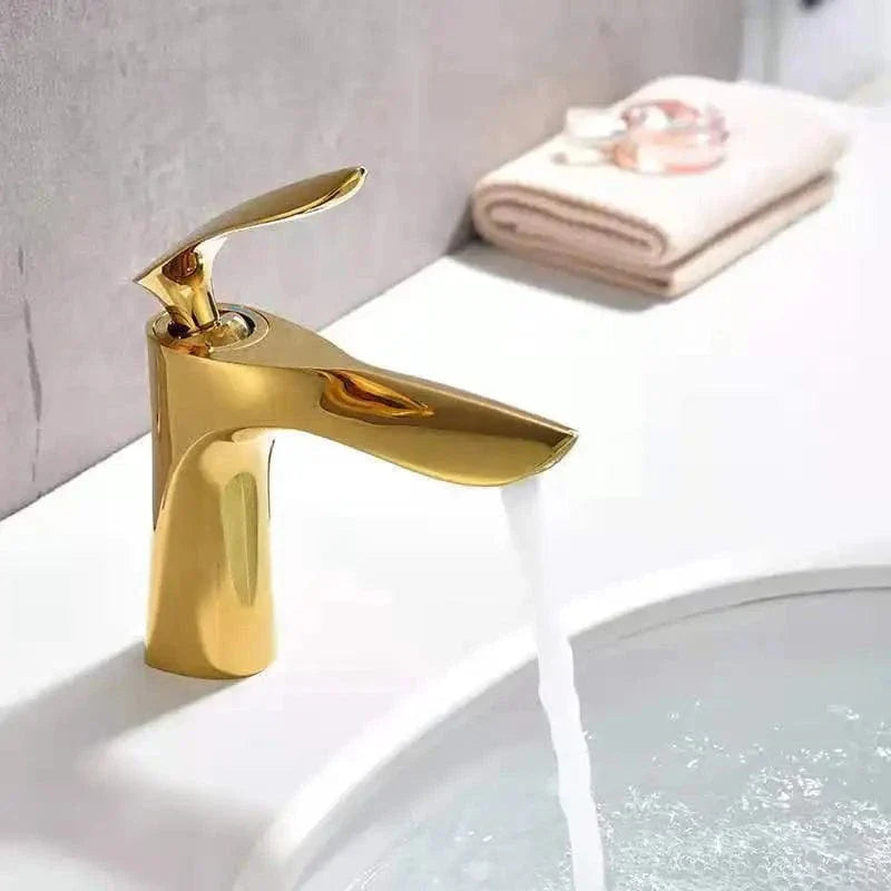 Mitigeur Lavabo Cascade Design Élégant Flux Silencieux – Solvane