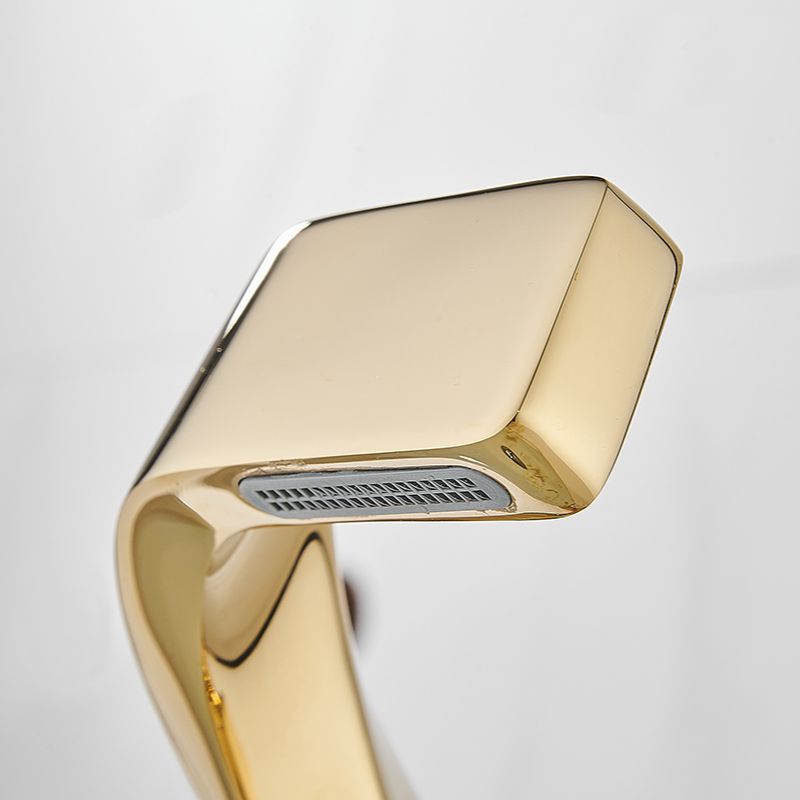 Robinet Mitigeur Lavabo Penché Doré Salle de Bain Luxueuse – Solvane