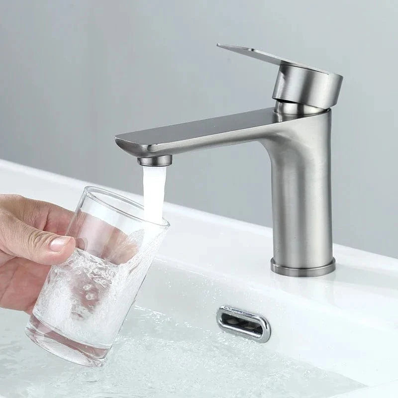 Robinet Lavabo Inox Durable Élégance Discrète Entretien Facile – Solvane