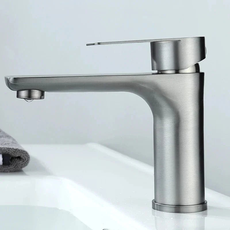 Robinet Lavabo Inox Durable Élégance Discrète Entretien Facile – Solvane