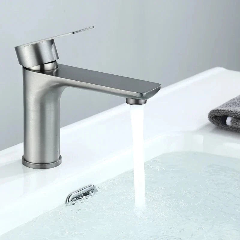 Robinet Lavabo Inox Durable Élégance Discrète Entretien Facile – Solvane