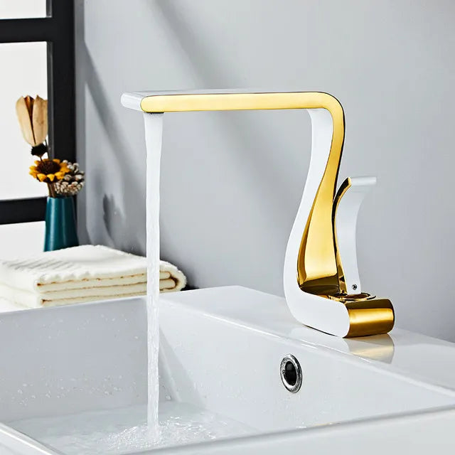Robinet Salle de Bain Ondulé Doré Finition Luxueuse Design Fluide – Solvane