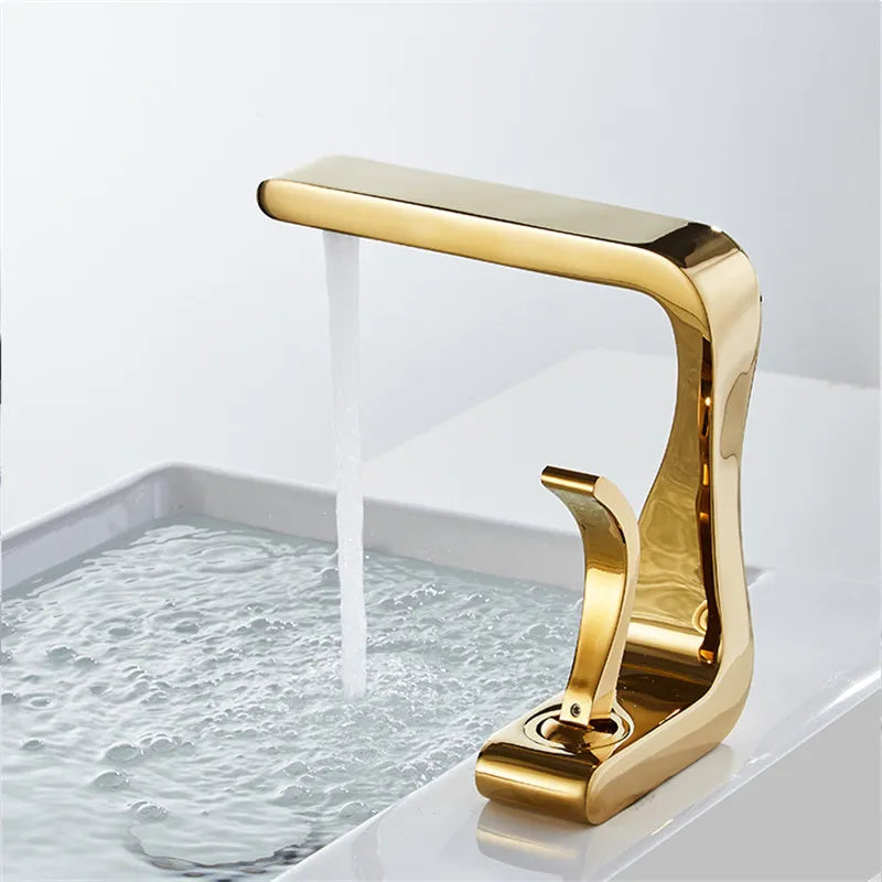 Robinet Salle de Bain Ondulé Doré Finition Luxueuse Design Fluide – Solvane