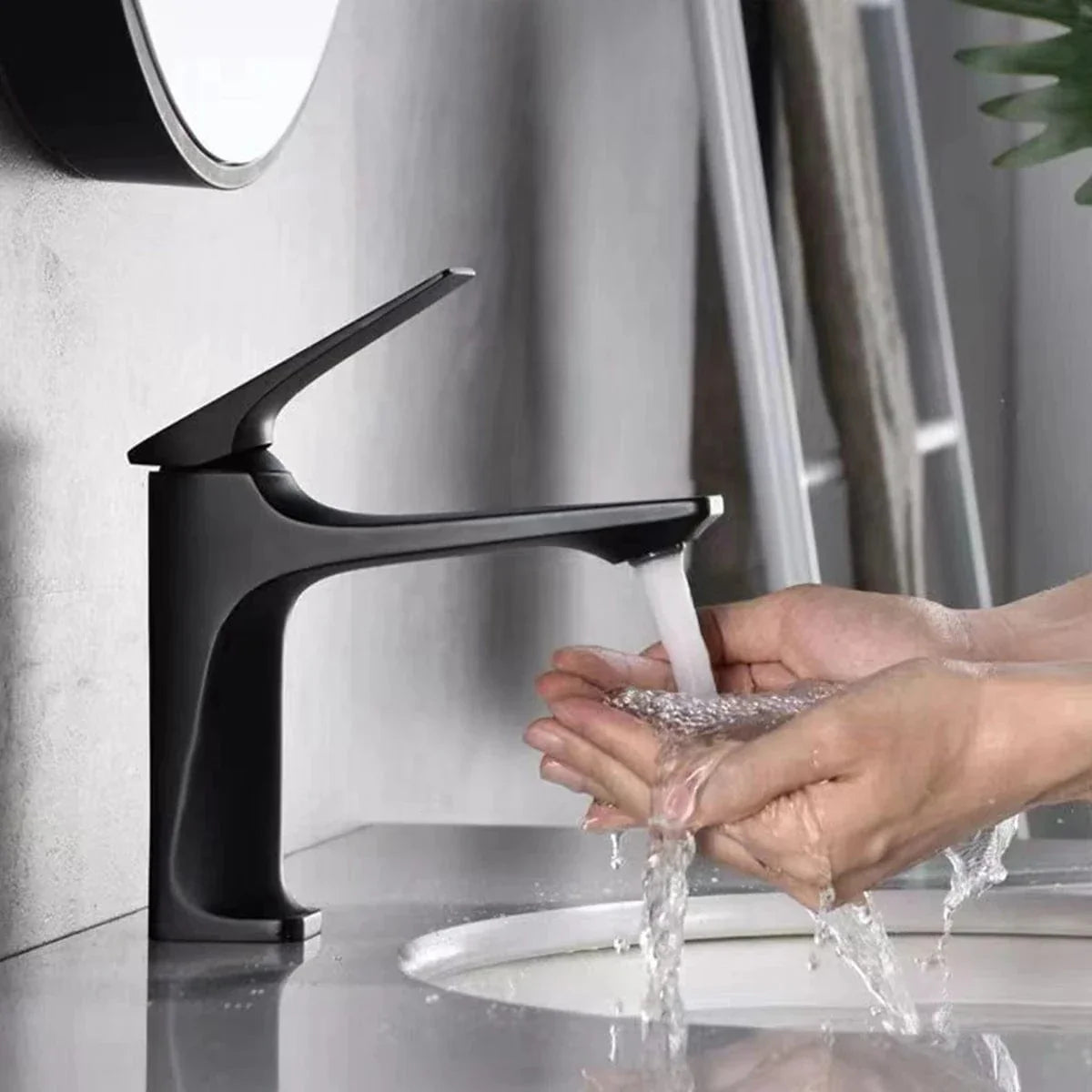 Robinet Lavabo Laiton Gris Moderne Teinte Sobre et Durable – Solvane