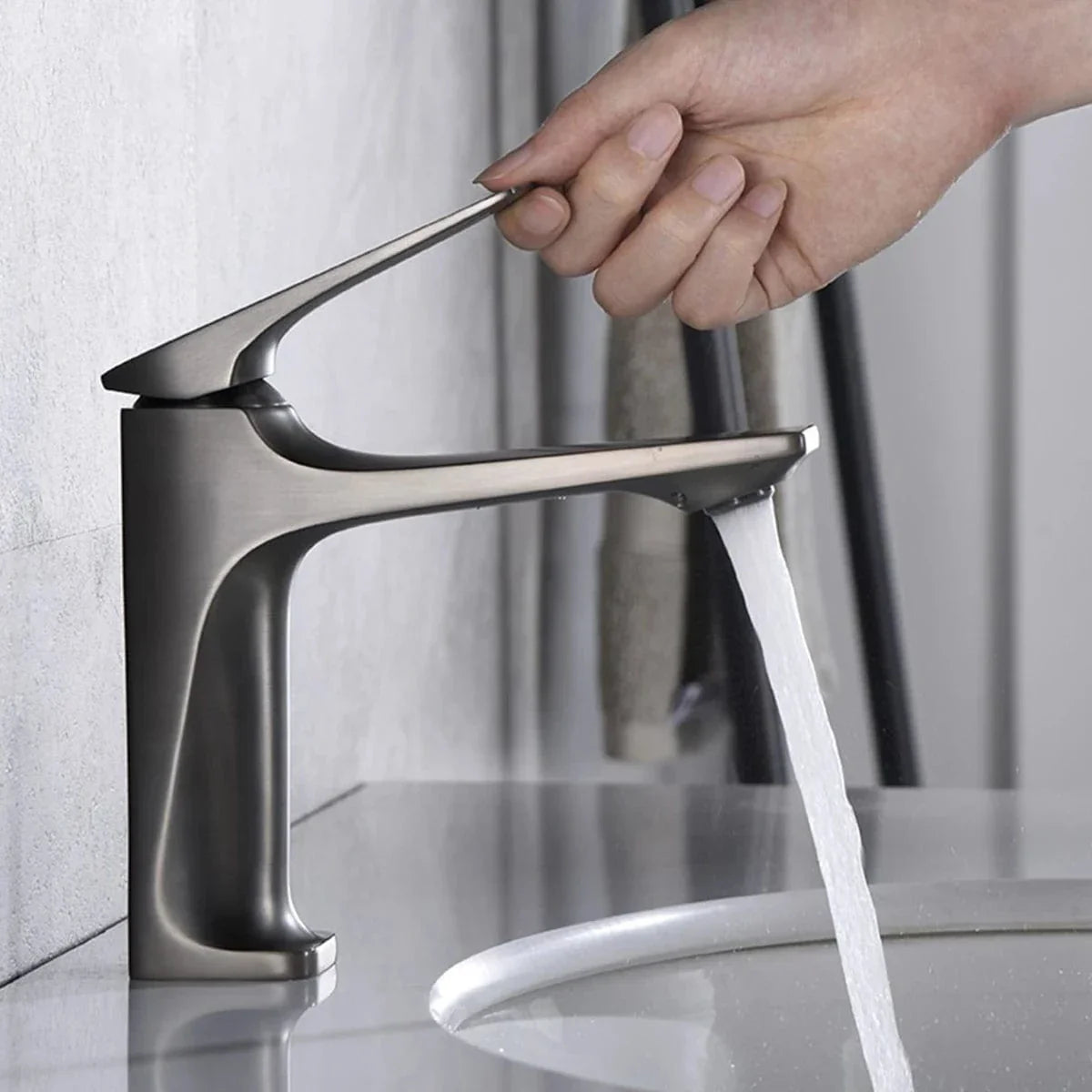 Robinet Lavabo Laiton Gris Moderne Teinte Sobre et Durable – Solvane