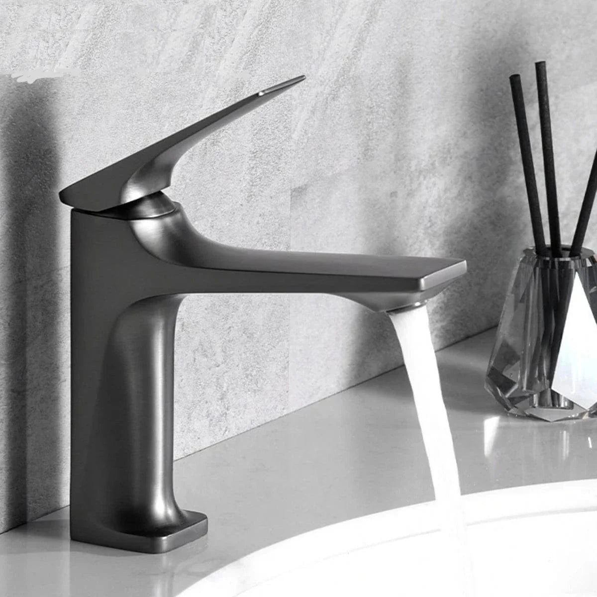 Robinet Lavabo Laiton Gris Moderne Teinte Sobre et Durable – Solvane